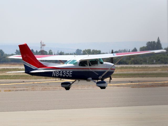 Cessna Skyhawk (N8435E) - KRDD - CAP look alike C-172 on taxi to Runway 34.