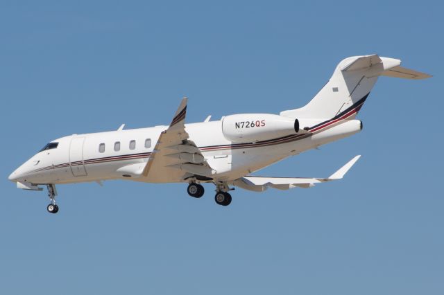 Bombardier Challenger 300 (N726QS)