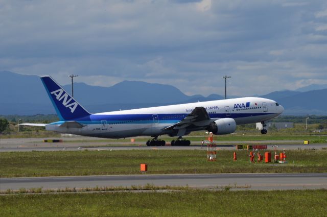 Boeing 777-200 (JA701A) - JA701A  Boeing 777-281  c/n:27938 L/N:77 : 2014/09/08   