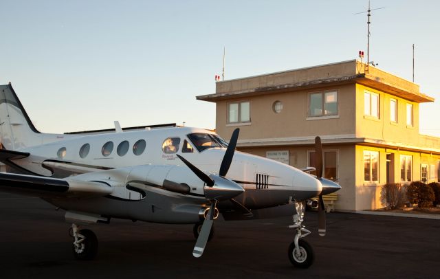 Beechcraft King Air 90 (N331JP) - RELIANT AIRs King Air 90. They have the lowest fuel price on the Danbury (KDXR) airport.