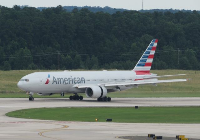 Boeing 777-200 (N794AN) - American Airlines Boeing 777-200ER (N794AN) landing at RDU as AA173 from LHR on 06-23-2019.