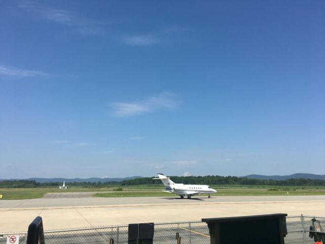 Hawker 800 (N870TM) - Taxiing to runway 19 