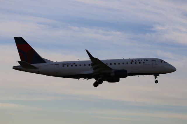 Embraer ERJ 175 (N622CZ)