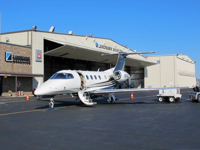 Embraer Phenom 300 (N304FL) - Very good service at Landmark FBO @ KTTN.