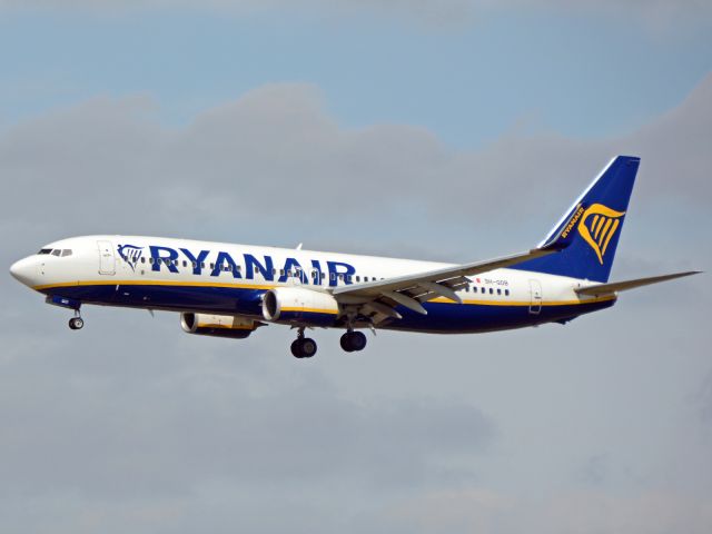 Boeing 737-800 (9H-QDB) - Operated by Malta Air