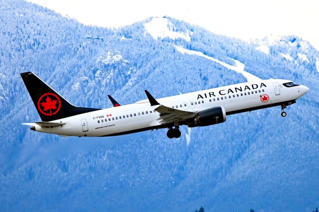 Boeing 737 MAX 8 (C-FSNQ)