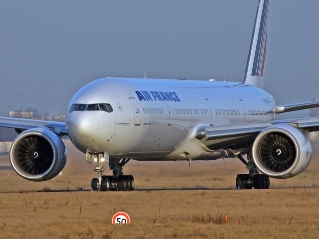 BOEING 777-300ER (F-GSQN) - Taxiway W47.br /View from "rue du Berger"