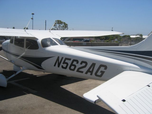 Cessna Skyhawk (N562AG)