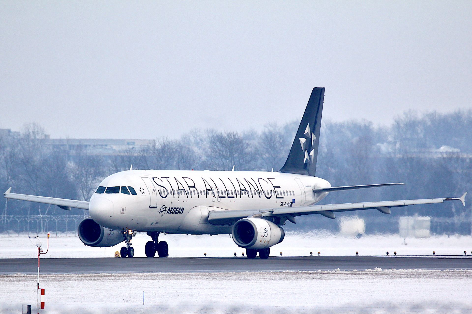 Airbus A320 (SX-DVQ)