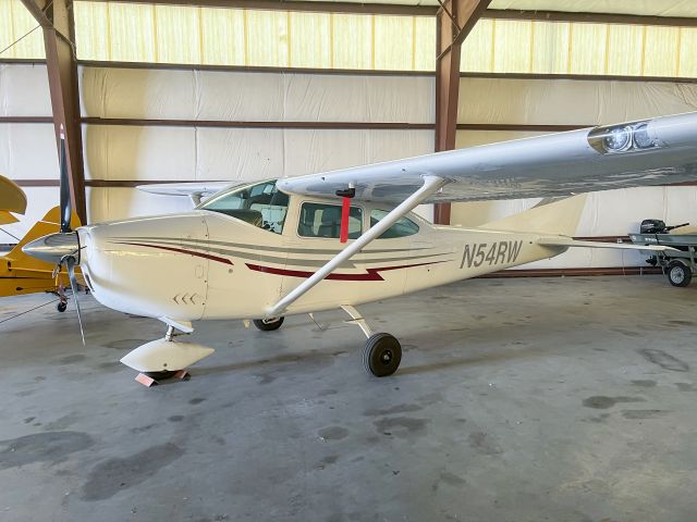 Cessna Skylane (N54RW) - The Skyline is a very good personal travel aircraft. Older model with 3-blade prop. 03-DEC-2021