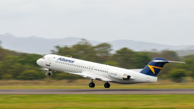 Fokker 100 (VH-UQW)