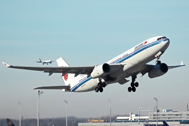 Airbus A330-200 (B-5927)