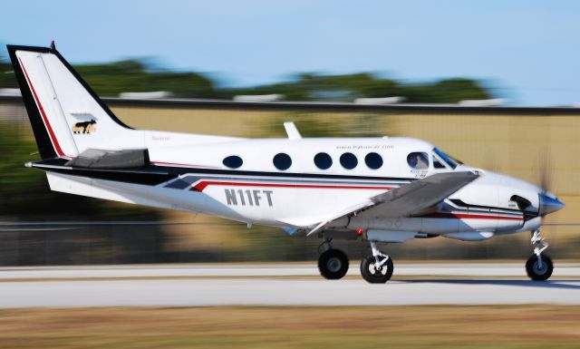 Beechcraft King Air 90 (N11FT)