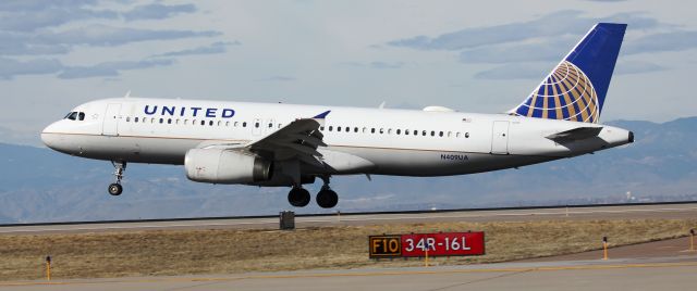 Airbus A320 (N409UA) - Landing on 16L.