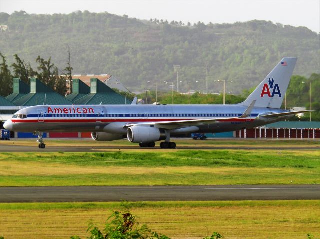 Boeing 757-200 (N676AN)