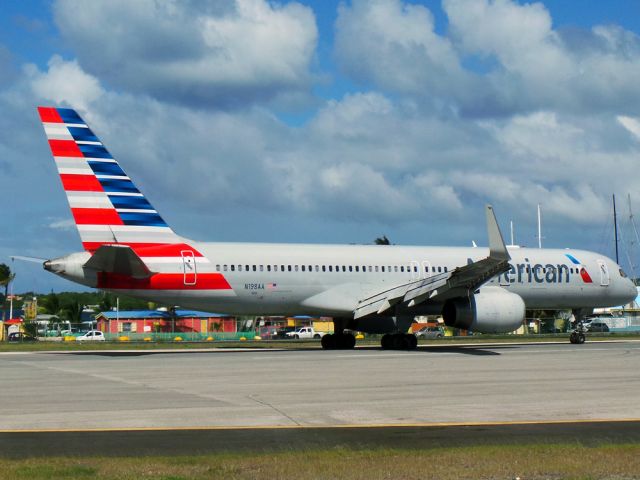 Boeing 757-200 (N198AA)