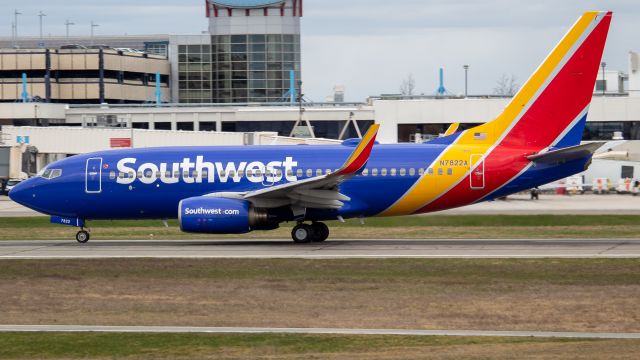 Boeing 737-700 (N7822A)