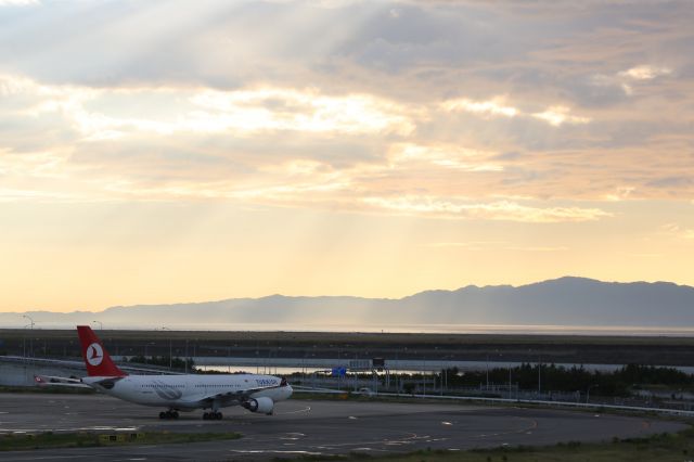 Airbus A330-200 (TC-JND)