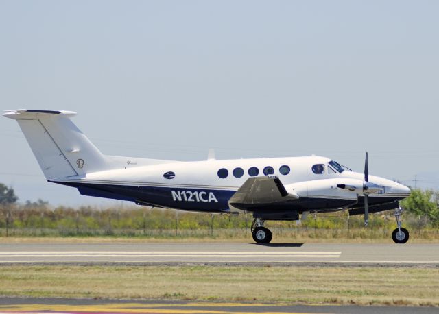 Beechcraft Super King Air 200 (N121CA)
