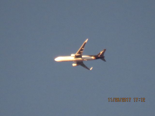 BOEING 767-300 (N348UP)