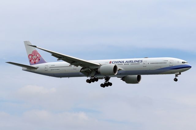 BOEING 777-300 (B-18006)