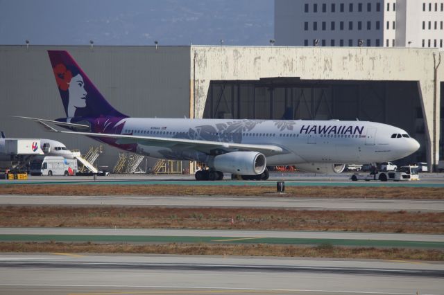 Airbus A330-200 (N386HA)