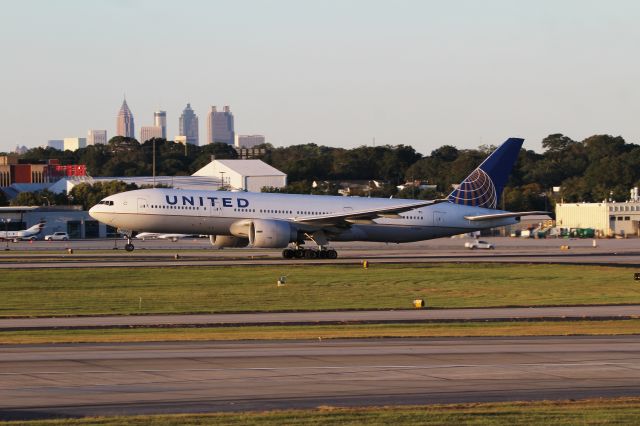 Boeing 777-200 (N78009)