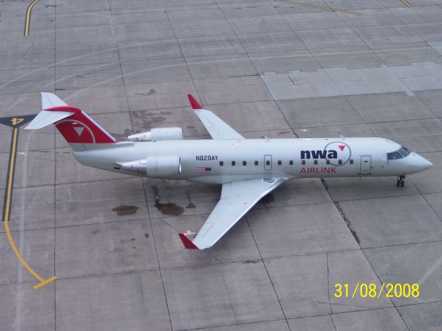 Canadair Regional Jet CRJ-100 (N829AY)