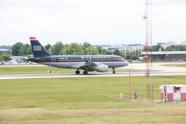 Airbus A319 (N770UW)