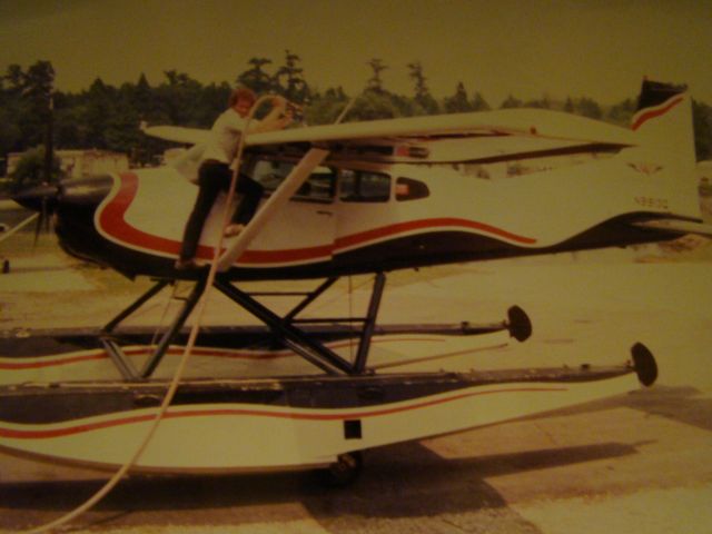 Cessna Skywagon (N9913Q) - Thats Pilot Mr. Willie Cummings refueling 185 amphib 13Q at Westwego Airport.