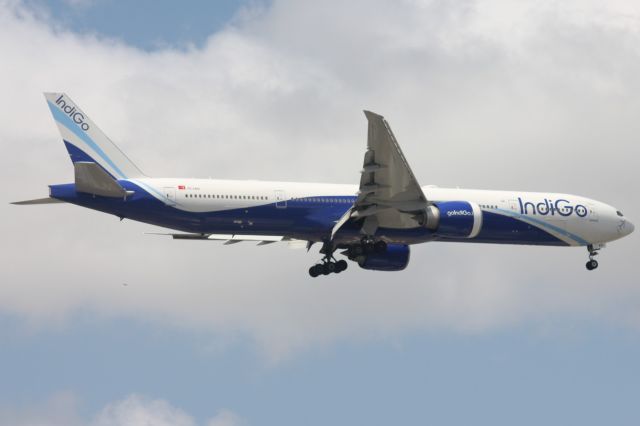 BOEING 777-300ER (TC-LKD)