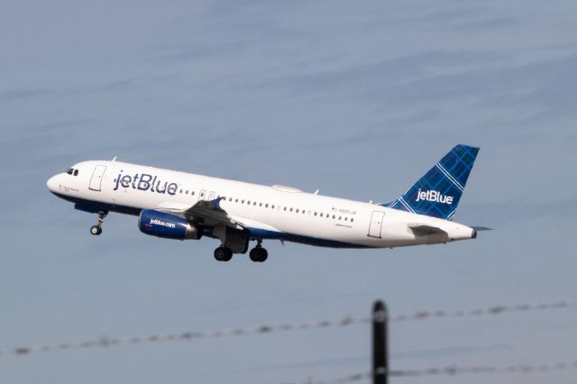 Airbus A320 (N565JB) - 2020-05-17br /JBU1289 KEWR-TJSJ