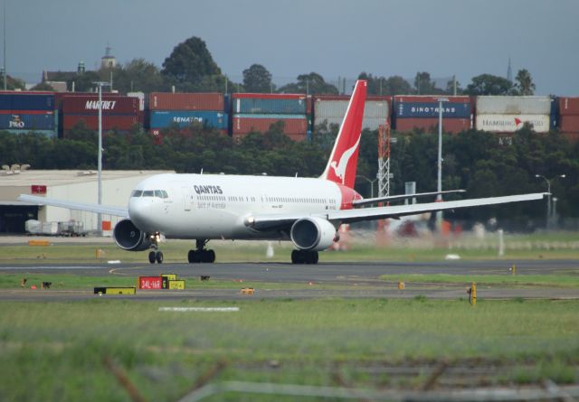 BOEING 767-300 (VH-OGU)