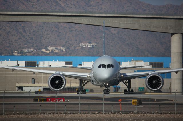 Boeing 787-8 (N806AA)