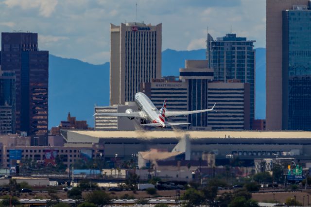 Boeing 737 MAX 8 — - American Airlines 737 MAX 8 landing at PHX on 9/10/22. Taken with a Canon 850D and Tamron 150-600mm G2 lens.