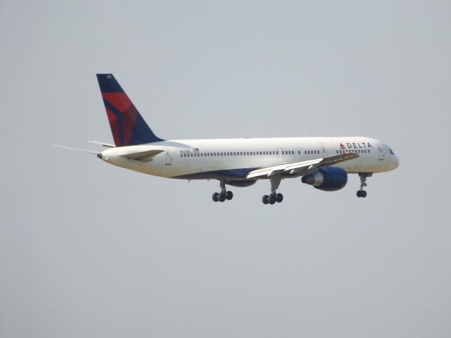 Boeing 757-200 (N633DL) - From the 9th floor balcony at the Best Western Plus on Central Ave.