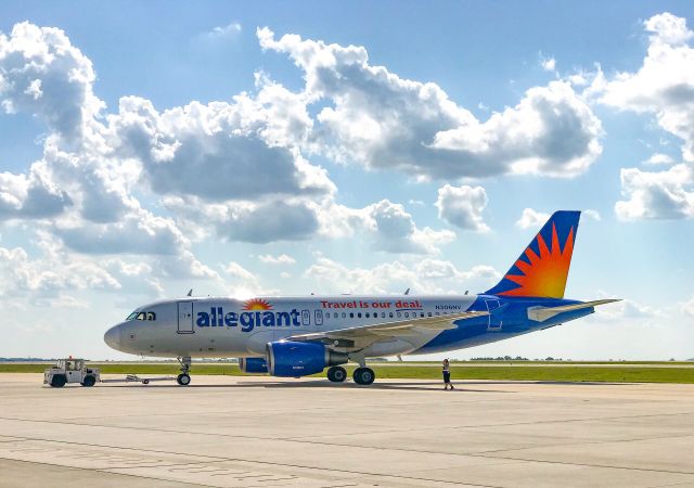Airbus A319 (N306NV) - Pushing back on one of the hottest days of the year!