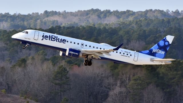 Embraer ERJ-190 (N190JB) - JetBlue Embraer ERJ-190 (N190JB) departs KRDU Rwy 23R on 2/11/2017 at 4:08 pm.