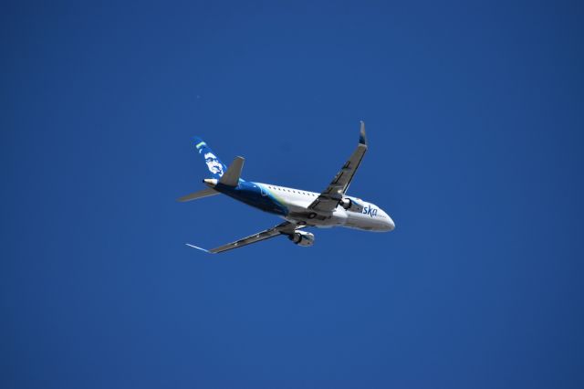 Embraer 175 (N623QX) - QXE2517 ~ KRNO-KSEA ~ 4 June, 2020