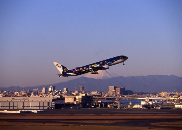 BOEING 767-300 (JA8579) - "Marine Jumbo Jr" JAN.1994