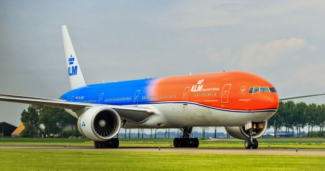 BOEING 777-300ER (PH-BVA) - KLM PH-BVA taxing to parking at EHAM