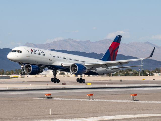 Boeing 757-200 (N543US) - 3/22/2014