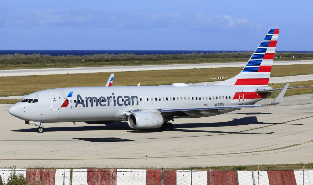 Boeing 737-800 (N898NN)