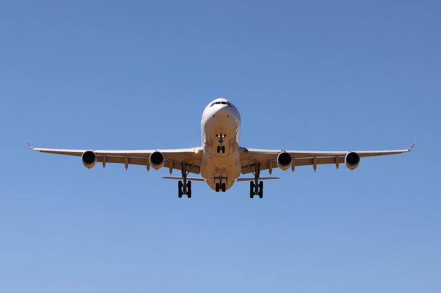 Airbus A340-300 (HB-JMB)