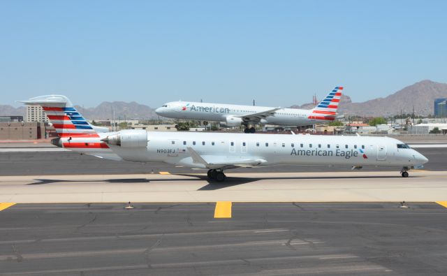 Canadair Regional Jet CRJ-900 (N903FJ)