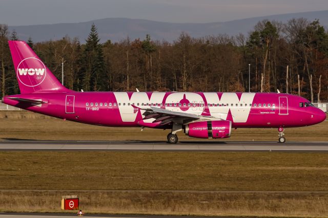 Airbus A320 (TF-BRO) - TF-BRO WOW air Airbus A320-232 coming in from Reykjavik (KEF / BIKF) @ Frankfurt - International (FRA / EDDF) / 24.11.2016