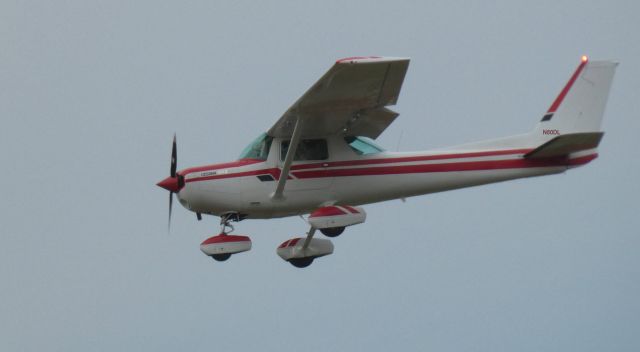 Cessna 152 (N80DL) - On final is this 1979 Cessna 152 in the Autumn of 2020.