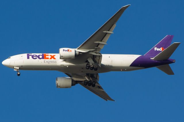 BOEING 777-200LR (N857FD)