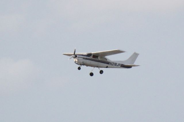 Cessna Centurion (N318JP) - N318JP departs Runway 22 at Sarasota-Bradenton International Airport