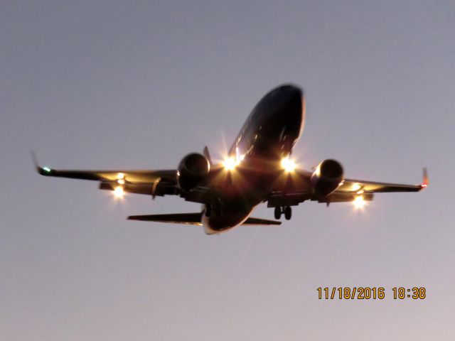 BOEING 737-300 (N356SW)